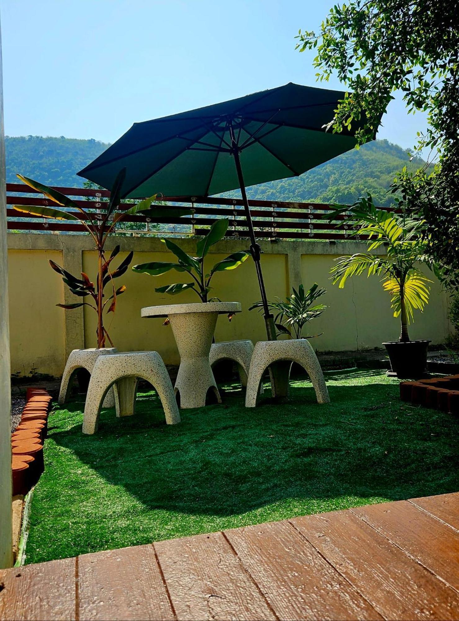 The Hillside Pranburi Resort Екстер'єр фото