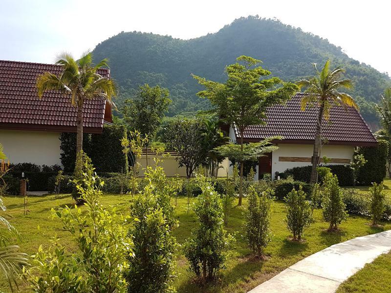 The Hillside Pranburi Resort Екстер'єр фото